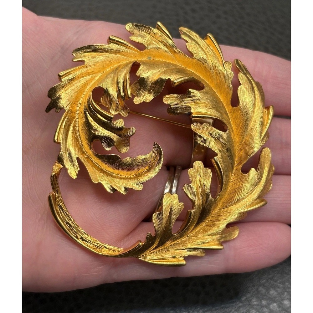 Vintage HUGE Monet Swirl Feather Leaf Wreath 80s Brooch Textured Pin Gold Tone